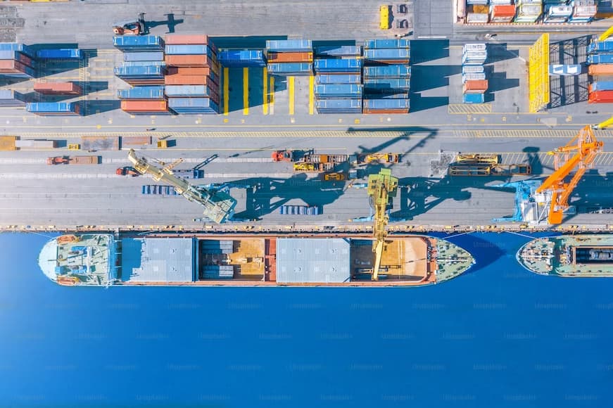 How to Calculate Ocean Freight Charges: Factors, Formulas, and Real-Life Examples